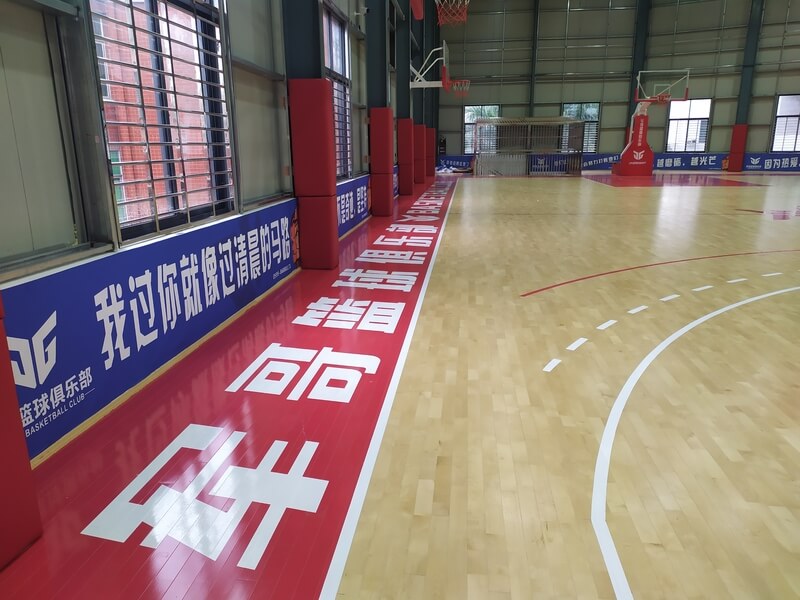 福建泉州恒發(fā)鞋業(yè)籃球場運(yùn)動木地板施工案例
