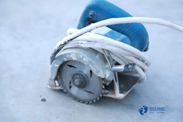 小學(xué)運動館地板施工團隊3