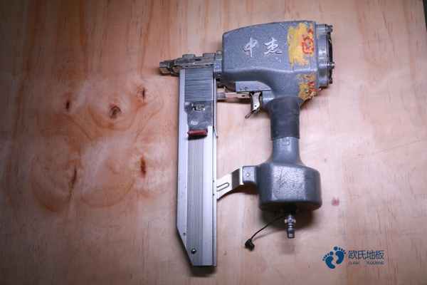 小學(xué)運動館地板施工團隊2