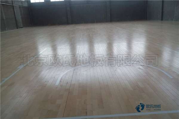 籃球運(yùn)動(dòng)木地板施工費(fèi)用多少錢(qián)2